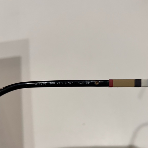 AUTHENTIC BURBERRY SUNNIES - Picture 8 of 8